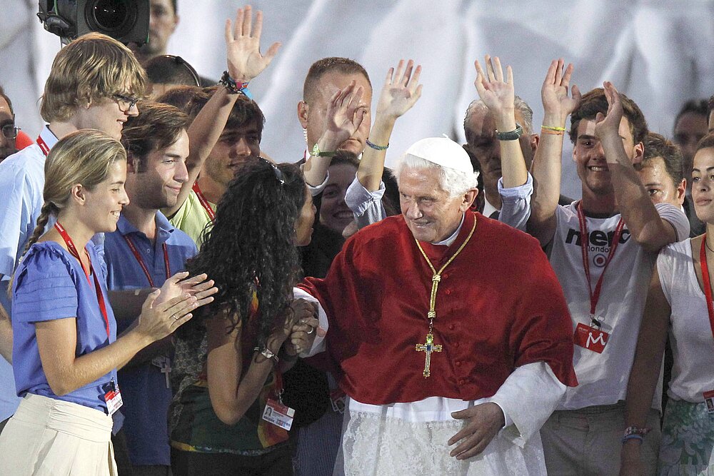 Papst Benedikt wird herzlichst begrüßt beim Weltjugendtag in Madrid